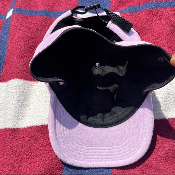 Supreme pink WINDSTOPPER Earflap 6-panel LT purple 
Like new hat
Made in China - Picture 5 of 7